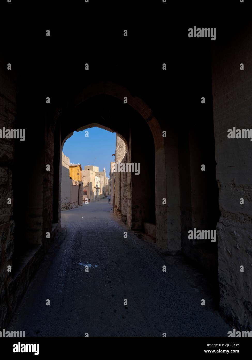 Promenade dans la ville de Nizwa, Oman. Banque D'Images