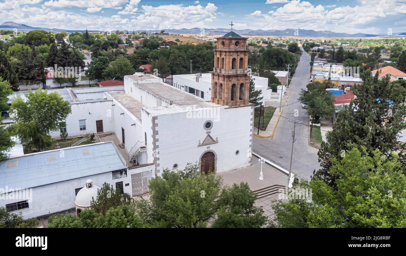 Vue sur l'église et la place de la ville de Santa Isabel, Chihuahua Banque D'Images