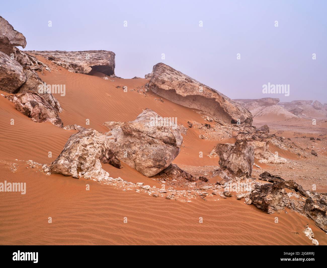 Sur la route de l'Al Huqf, un désert de pierre entre la mer d'Arabie et le RUB al-Kali, Oman Banque D'Images