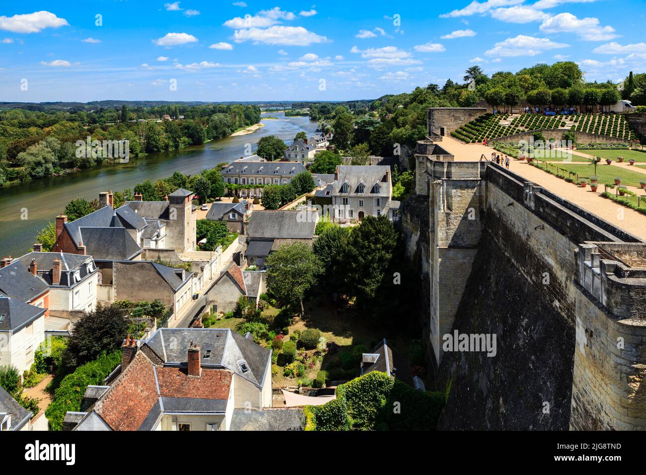 Vue sur Amboise et la Loire depuis les murs des châteaux Banque D'Images