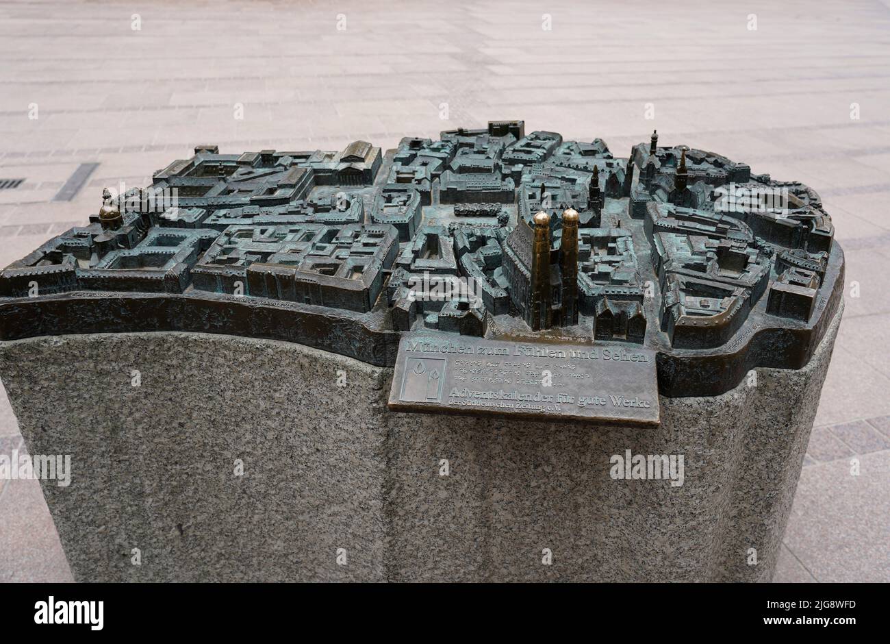 Allemagne, Bavière, Munich, Frauenkirche, Frauenplatz, modèle miniature, modèle tactile en bronze pour les malvoyants Banque D'Images