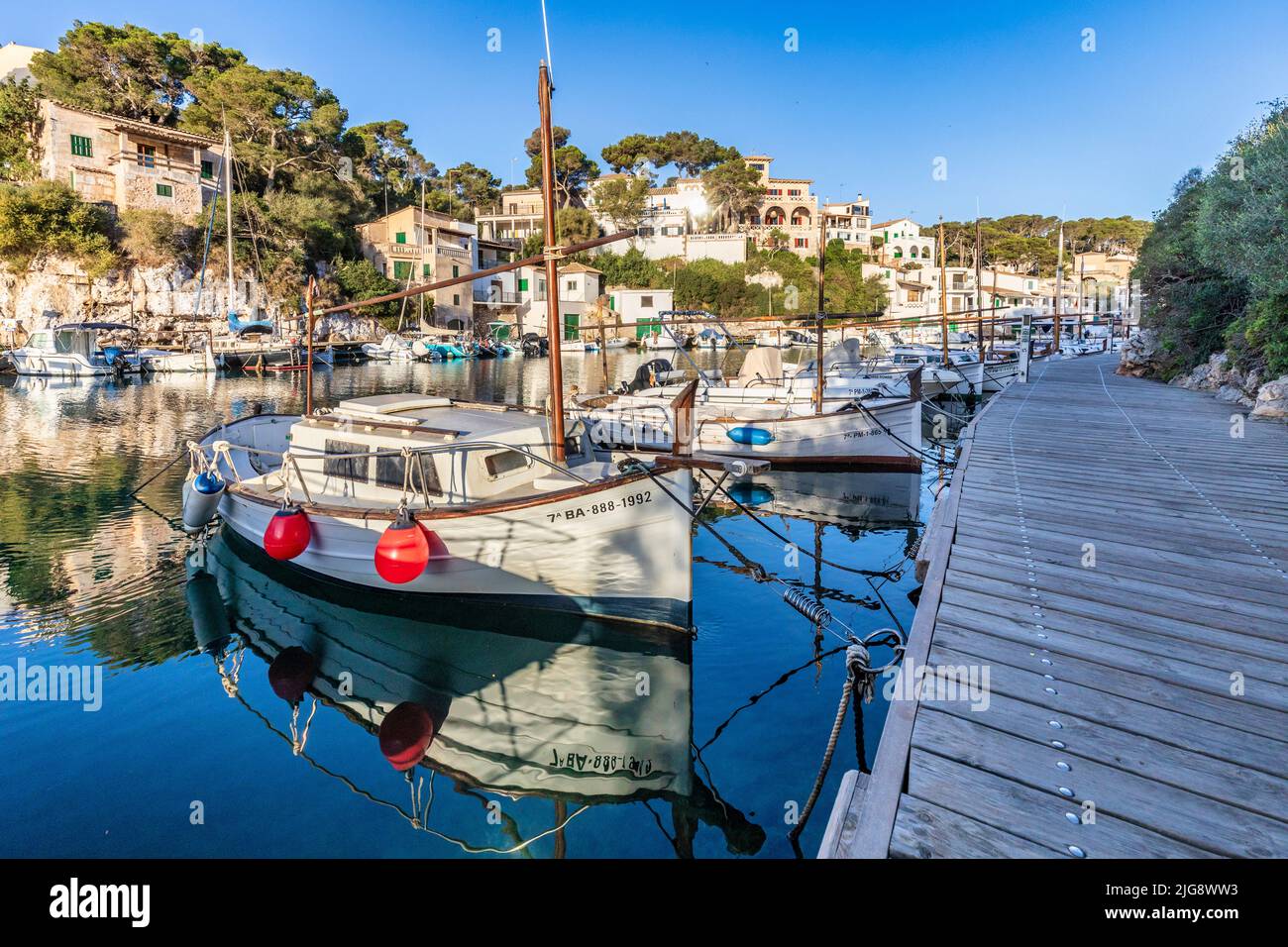 Espagne, Iles Baléares, Majorque, quartier de Santanyí, Cala Figuera. Maisons traditionnelles en bord de mer dans le port de pêcheurs Banque D'Images