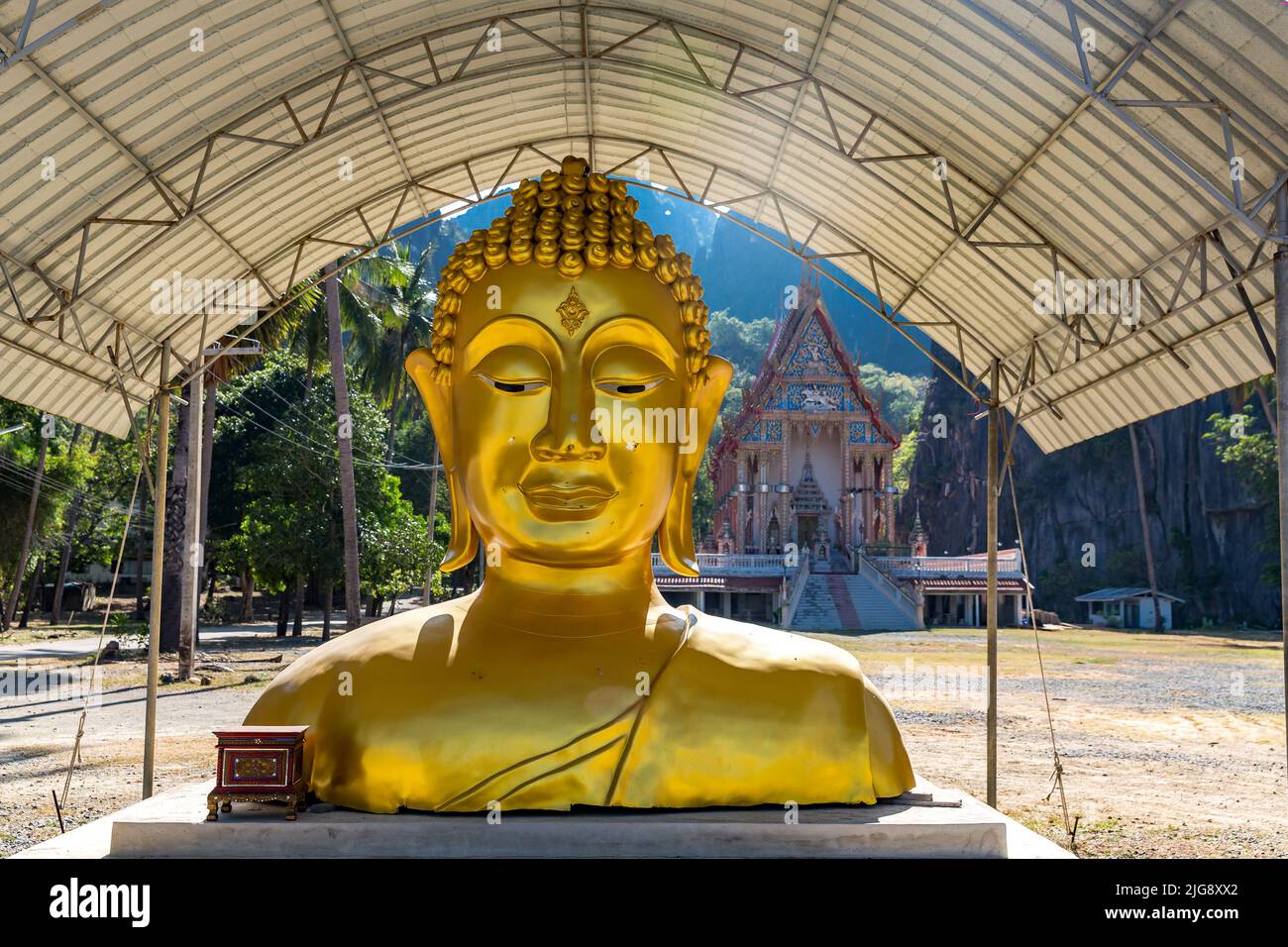 Chef de Bouddha, Wat Khao Daeng, temple bouddhiste, Parc national Khao Sam Roi Yot, province de Prachuap Khiri Khan, Thaïlande, Asie Banque D'Images