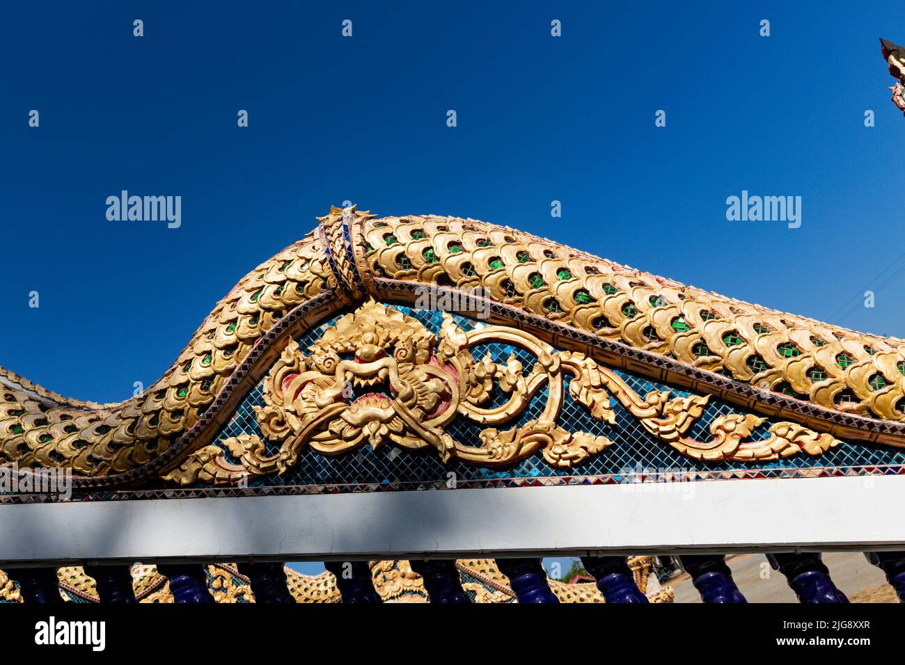 Sculpture du dragon, Wat Khao Daeng, temple bouddhiste, parc national Khao Sam Roi Yot, province de Prachuap Khiri Khan, Thaïlande, Asie Banque D'Images