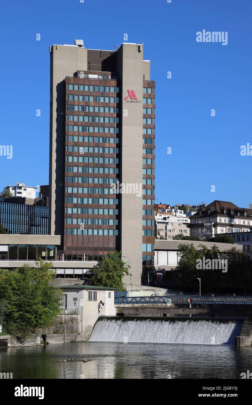 Suisse, Zurich, Hôtel Marriot, rivière Limmat Banque D'Images