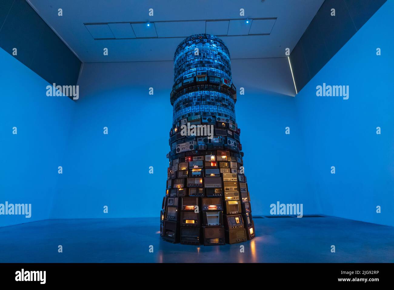 Angleterre, Londres, Southwark, Bankside, Tate Modern Art Gallery, Sculpture analogique de l'artiste conceptuel brésilien Cildo Meireles intitulé 'Babel' en 2001 Banque D'Images