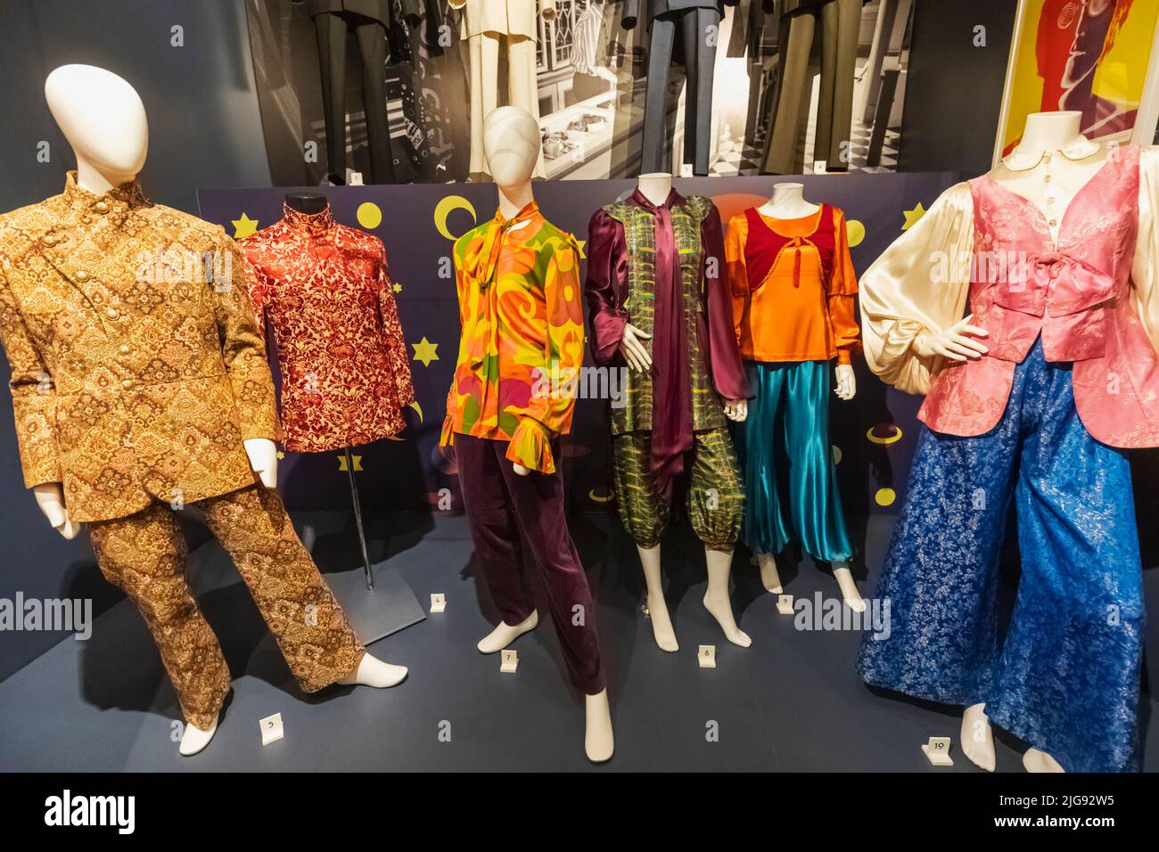 Angleterre, Londres, Southwark, Bermondsey, le Musée de la mode et du textile, exposition de la mode Womens des années 1960 produite par Apple Boutique Banque D'Images