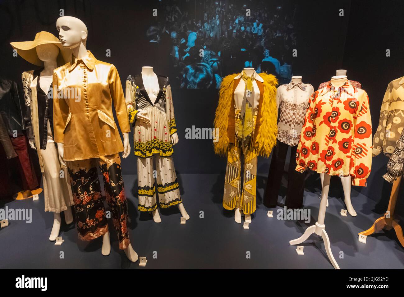 Angleterre, Londres, Southwark, Bermondsey, Musée de la mode et du textile, exposition des vêtements pour femmes des années 1960 et 1970 Banque D'Images