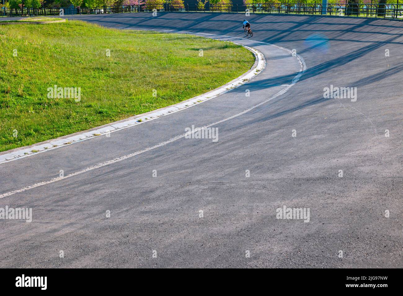 Piste de course dans le parc. Photo de concept de style de vie sain ou de sport ou de loisirs. Banque D'Images