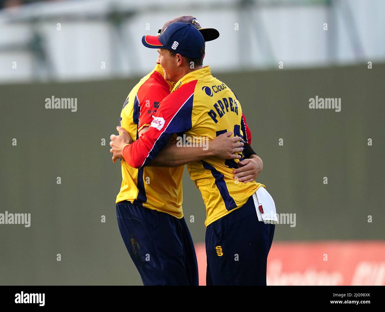 Ben Allison et Michael Pepper de Lancashire célèbrent le cricket de Phil Salt d'Essex lors du match de quart de finale du Vitality Blast T20 à Emirates Old Trafford, Manchester. Date de la photo: Vendredi 8 juillet 2022. Banque D'Images