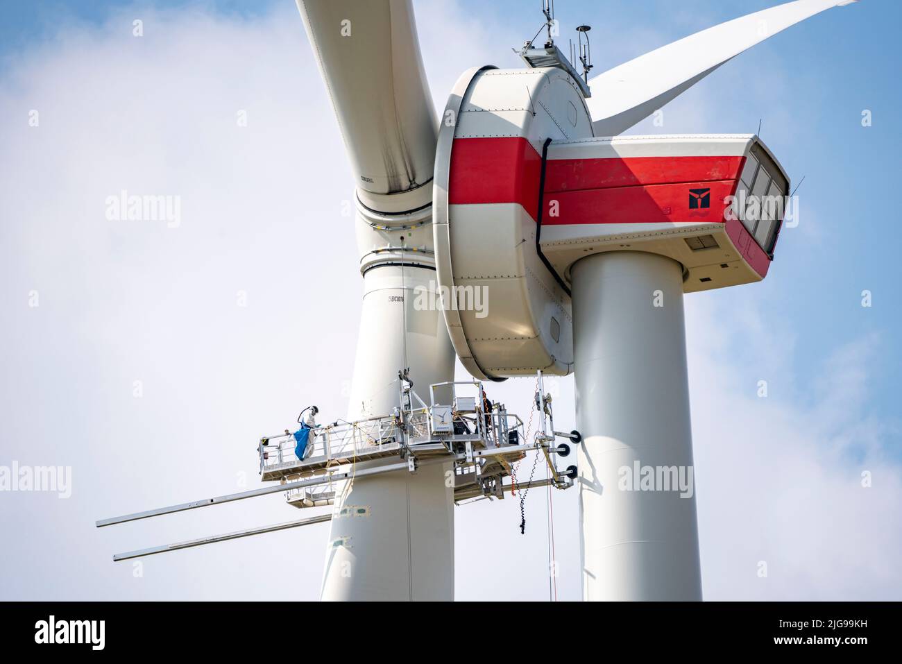 Travaux d'entretien, réparations sur un rotor d'une éolienne d'Enercon ...