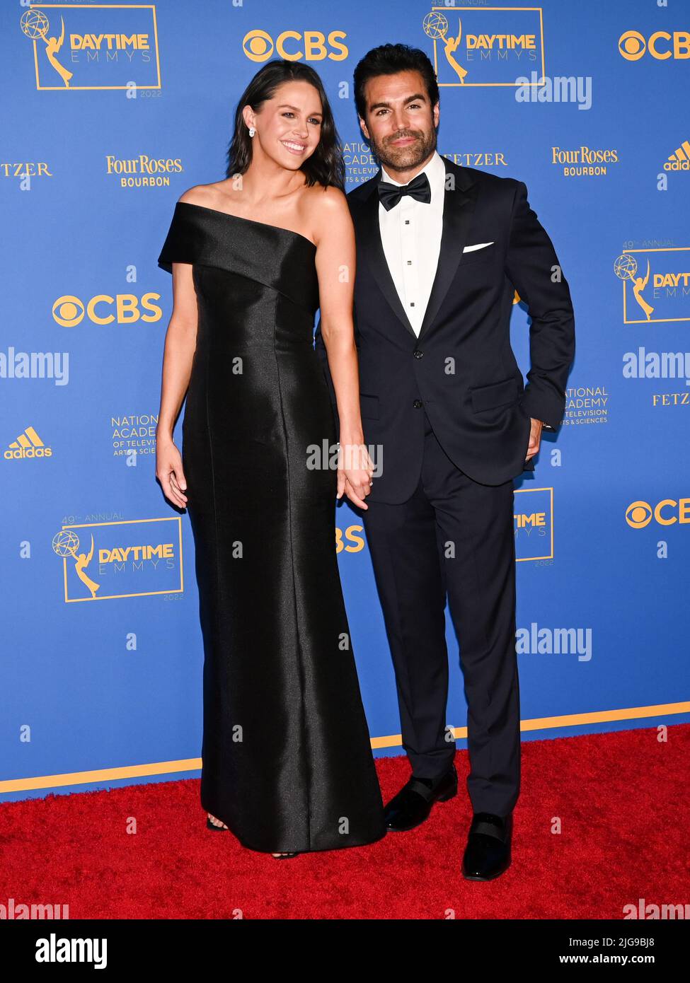 24 juin 2022, Pasadena, Californie, Etats-Unis: Kaitlin Riley et Jordi Vilasuso assistent aux Prix Emmy 49th. (Credit image: © Billy Bennight/ZUMA Press Wire) Banque D'Images