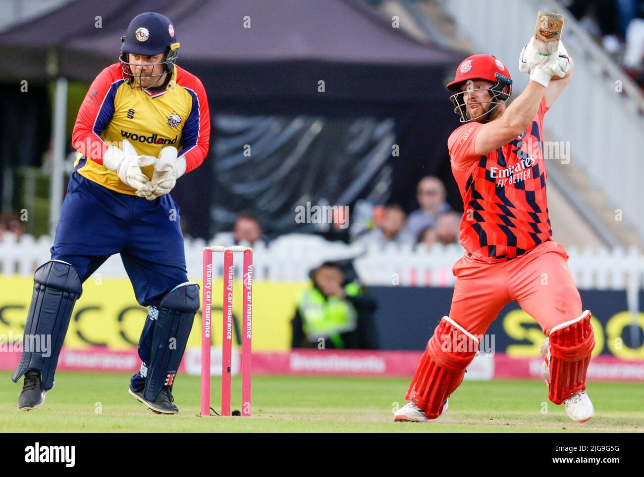 8th juillet 2022, Old Trafford, Manchester, Angleterre: Vitalité Blast T20 cricket, Lancashire versus Essex: Steven Croft de Lancashire Lightning joue dans le Off Side regardé par Adam Rossington d'Essex Eagles crédit: Action plus Sports Images/Alay Live News Banque D'Images