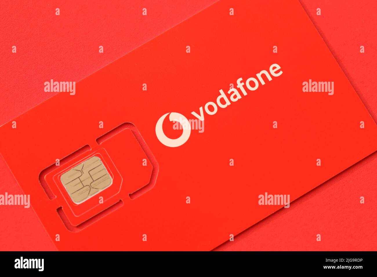 TERNOPIL, UKRAINE - 5 JUILLET 2022: Vodafone Power SIM mobile card par Vodafone Group plc - entreprise multinationale britannique de télécommunications qui possède et Banque D'Images