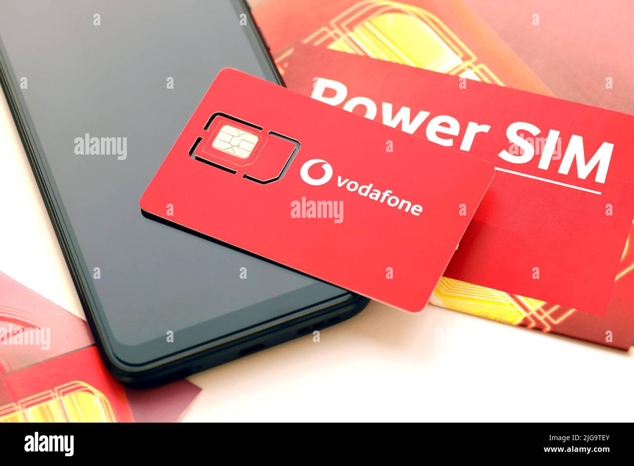 TERNOPIL, UKRAINE - 5 JUILLET 2022: Vodafone Power SIM mobile card par Vodafone Group plc - entreprise multinationale britannique de télécommunications qui possède et Banque D'Images