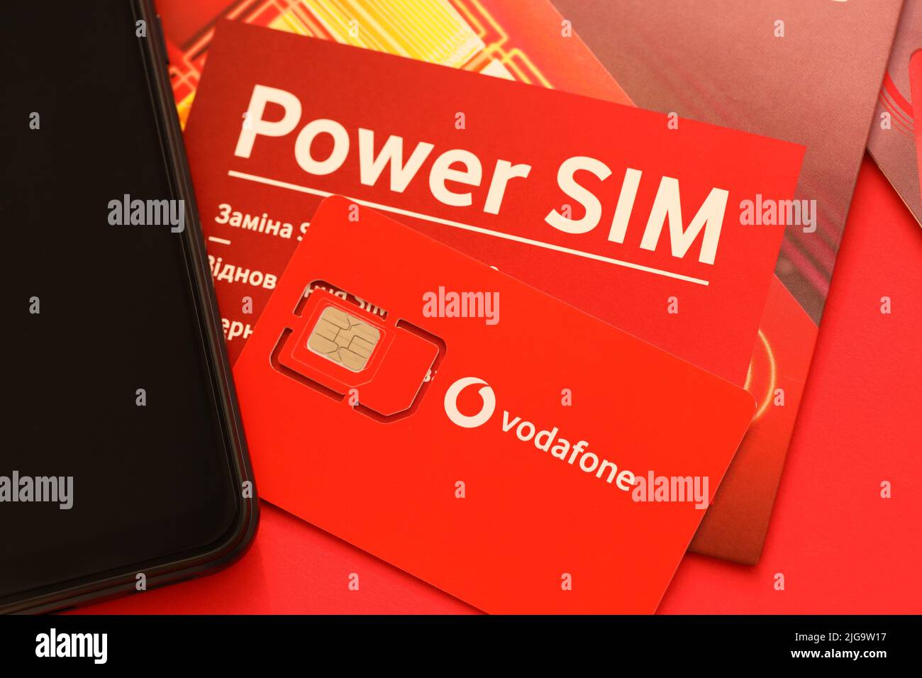 TERNOPIL, UKRAINE - 5 JUILLET 2022: Vodafone Power SIM mobile card par Vodafone Group plc - entreprise multinationale britannique de télécommunications qui possède et Banque D'Images