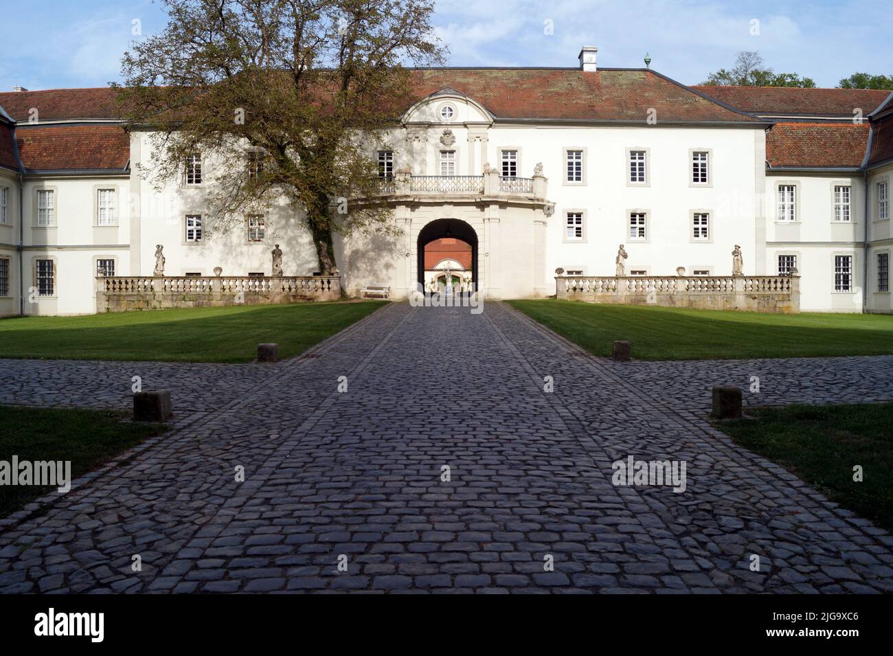 Schloss Fasanerie, complexe de palais de 1700s, près de Fulda, aile intérieure de cour avec porte à la cour de la maison, Eichenzell, Allemagne Banque D'Images