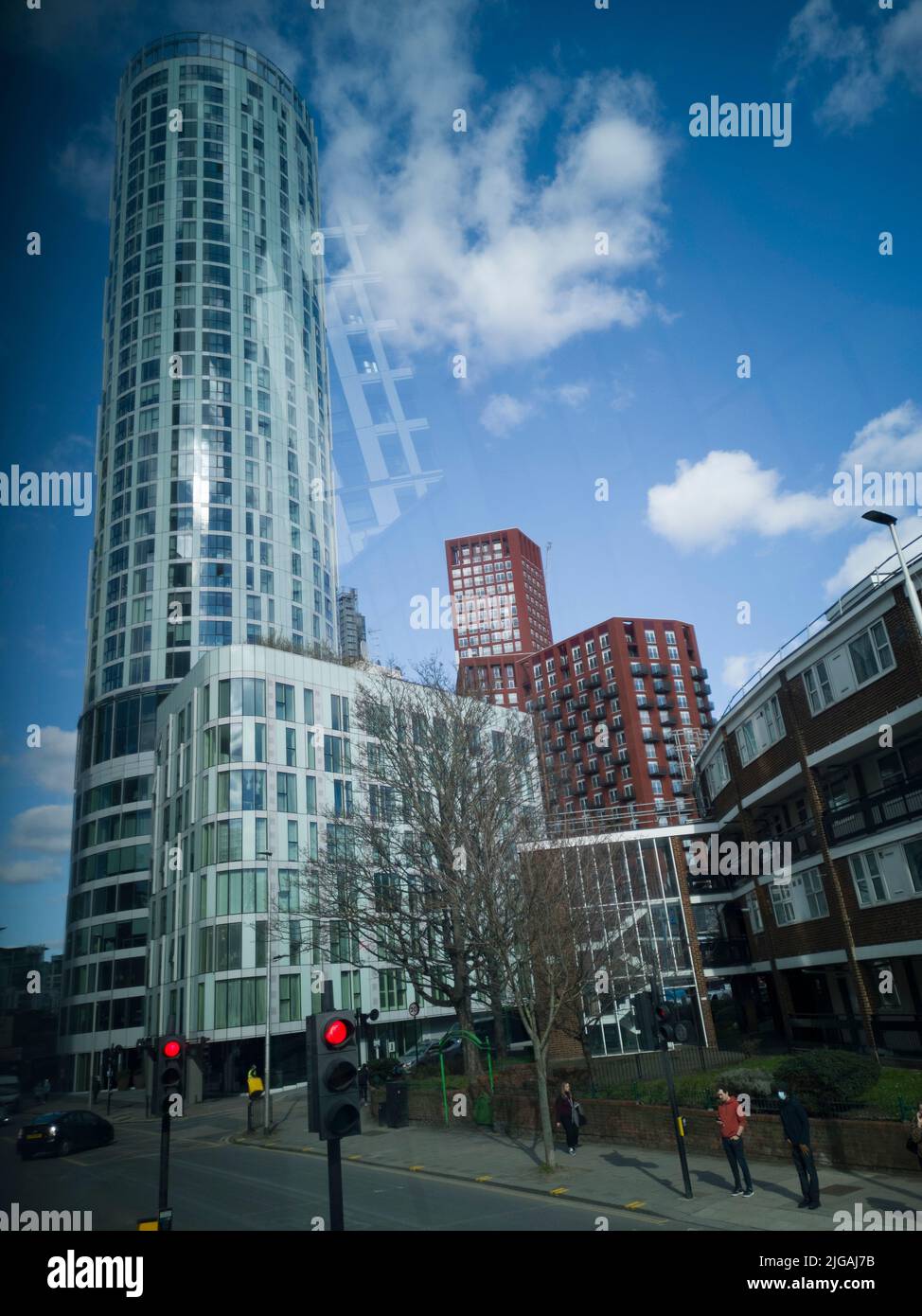 Nine Elms, Londres, Royaume-Uni, octobre 2021. Vue sur la nouvelle construction et les blocs de la tour à neuf Elms, Londres, SW8, Angleterre. Banque D'Images