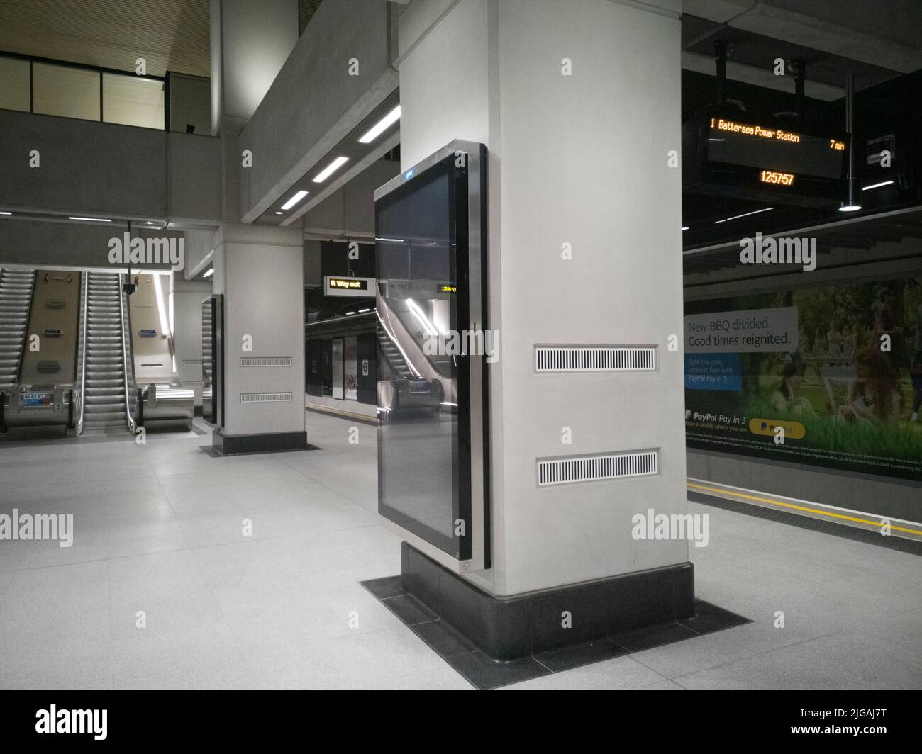 Gare de Nine Elms, Londres, Royaume-Uni, octobre 2021. L'intérieur de la nouvelle station de métro neuf Elms London, SW8, Angleterre. Banque D'Images
