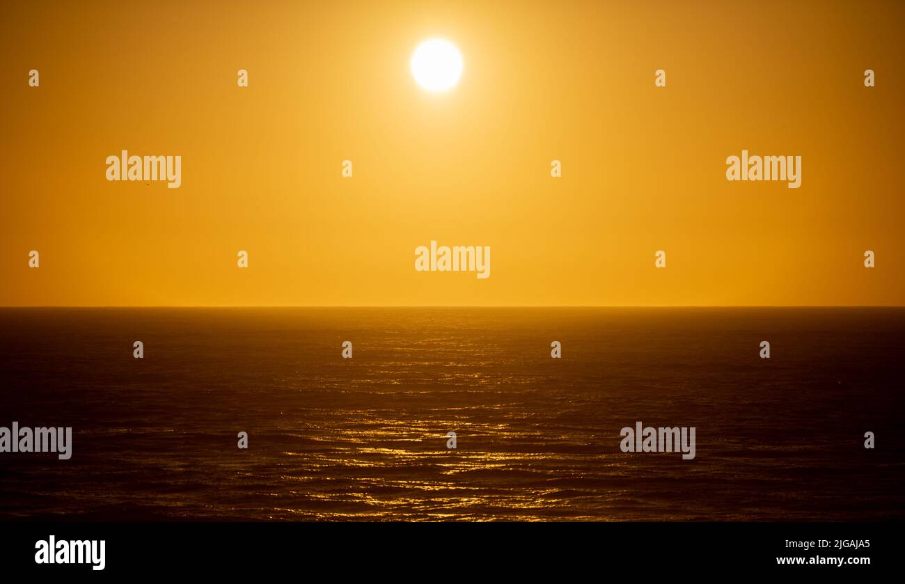 Coucher de soleil sur l'océan pacifique sur la côte de Big sur en Californie, États-Unis d'Amérique. Banque D'Images