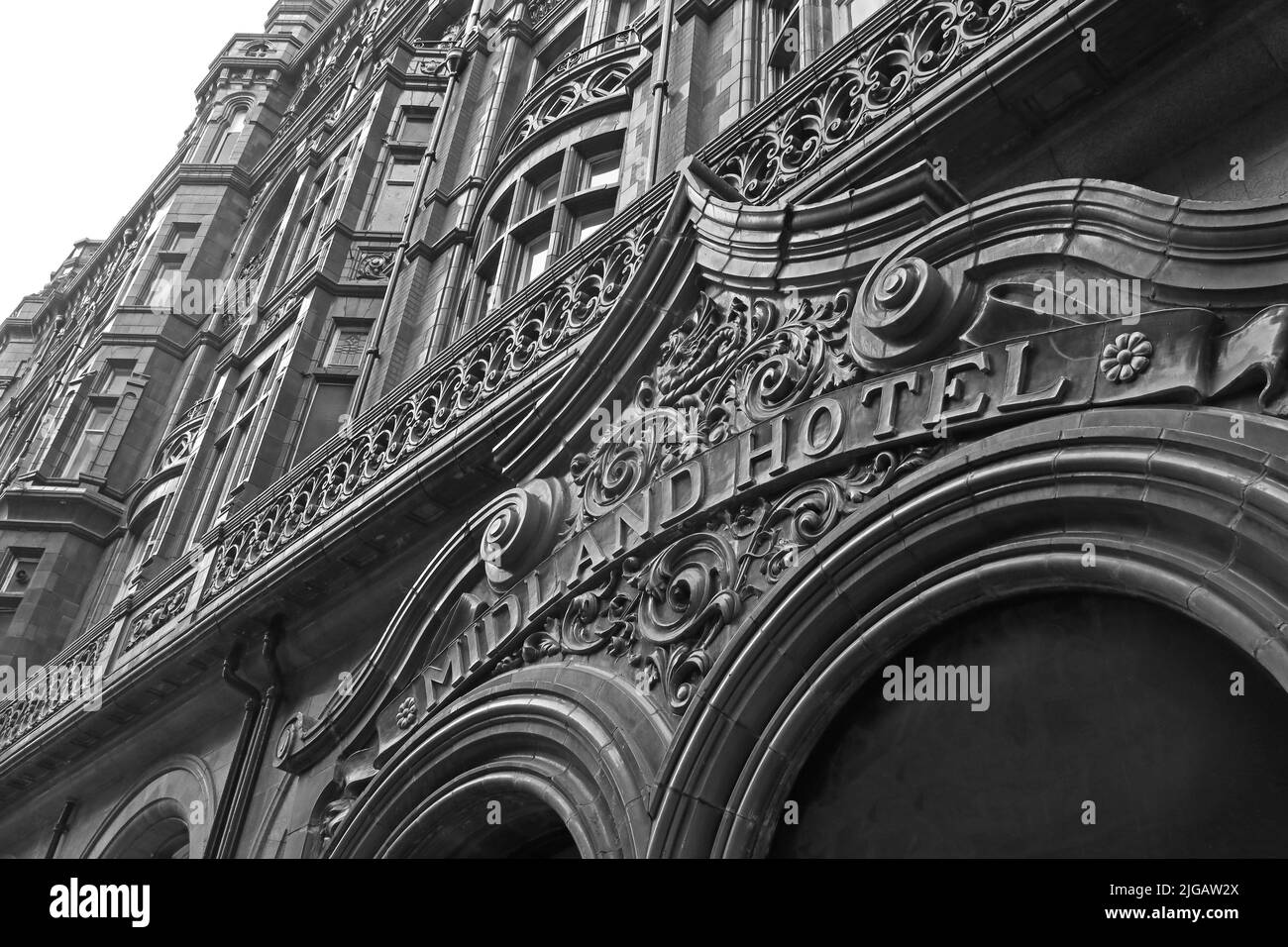 Détails de l'hôtel Midland, hôtel de chemin de fer classique, 16 Peter St, Manchester, Angleterre, ROYAUME-UNI, M60 2DS - MONOCHROME Banque D'Images