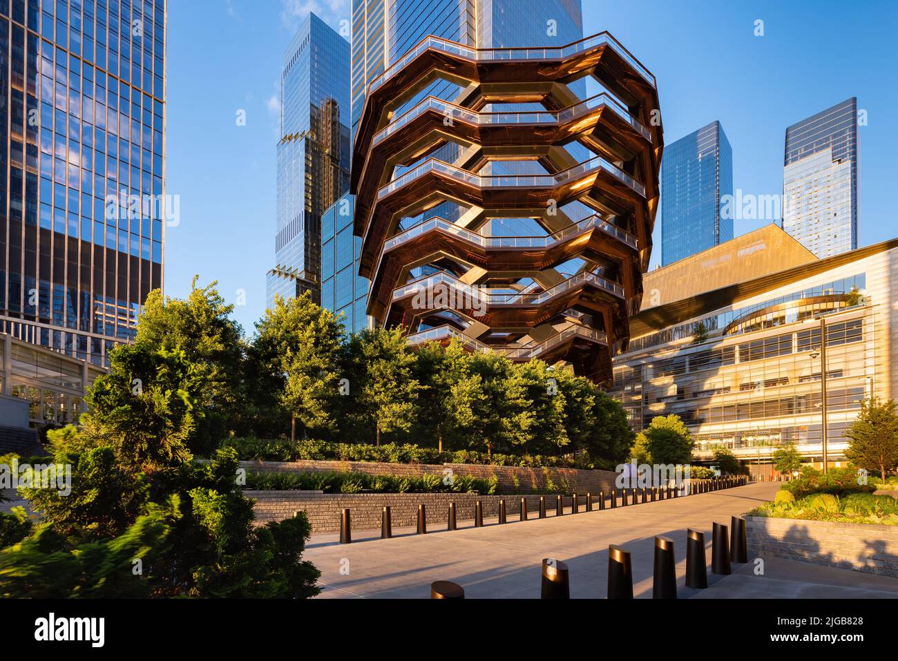 Ville de New York. Le navire (escalier sculptural) sur l'esplanade des cours d'Hudson au coucher du soleil en été. Midtown West, Manhattan Banque D'Images