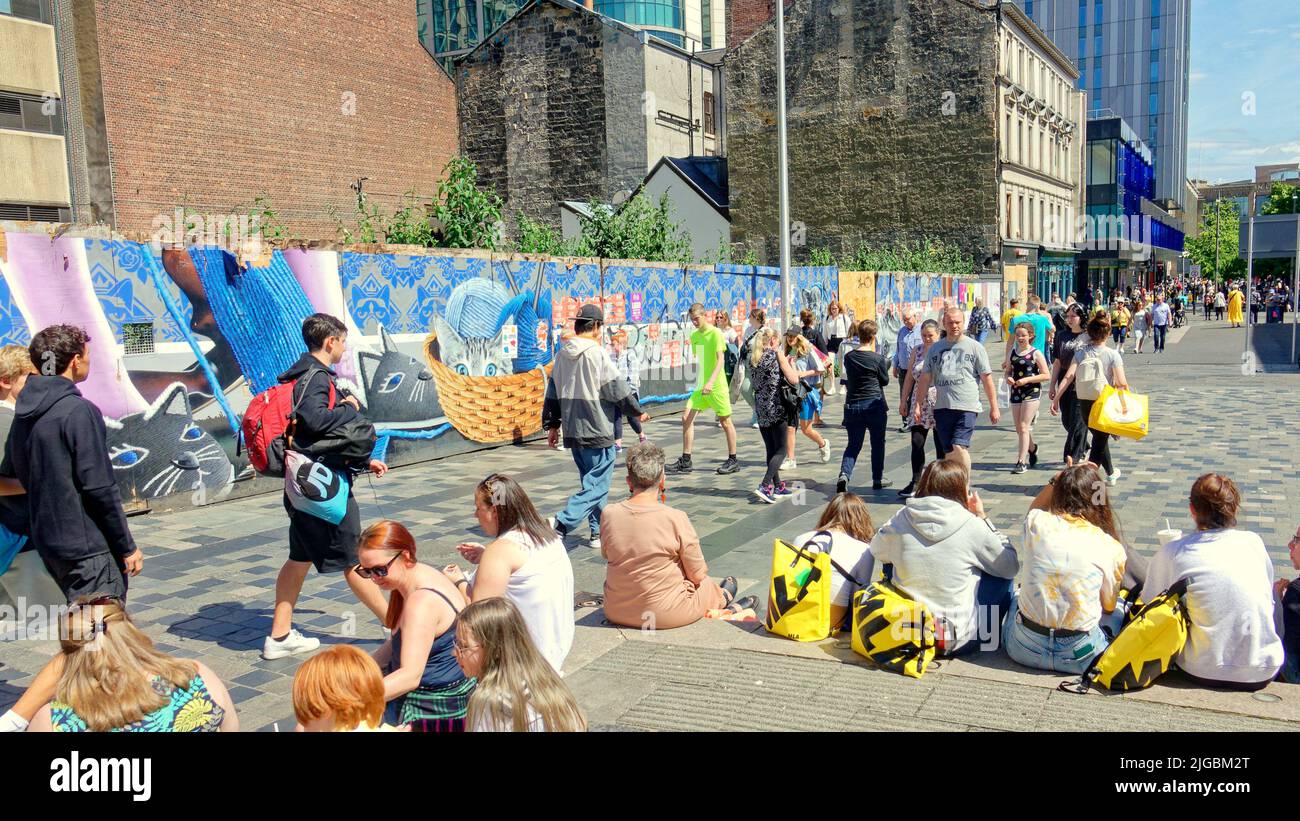 Glasgow, Écosse, Royaume-Uni 9 juillet 2022. Météo au Royaume-Uni : le soleil brûlant a vu les habitants et les touristes dans les rues du centre-ville et de la place george. Crédit Gerard Ferry/Alay Live News Banque D'Images