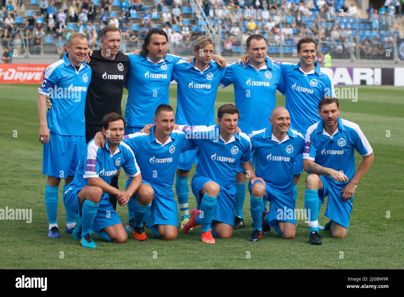 Saint-Pétersbourg, Russie. 08th juillet 2022. Les joueurs de Zenit posent pour une photo de groupe lors du match de Paris des légendes entre Zenit Saint-Pétersbourg et Spartak Moscou au stade Petrovsky. Score final; Zenit 2:0 Spartak. Crédit : SOPA Images Limited/Alamy Live News Banque D'Images