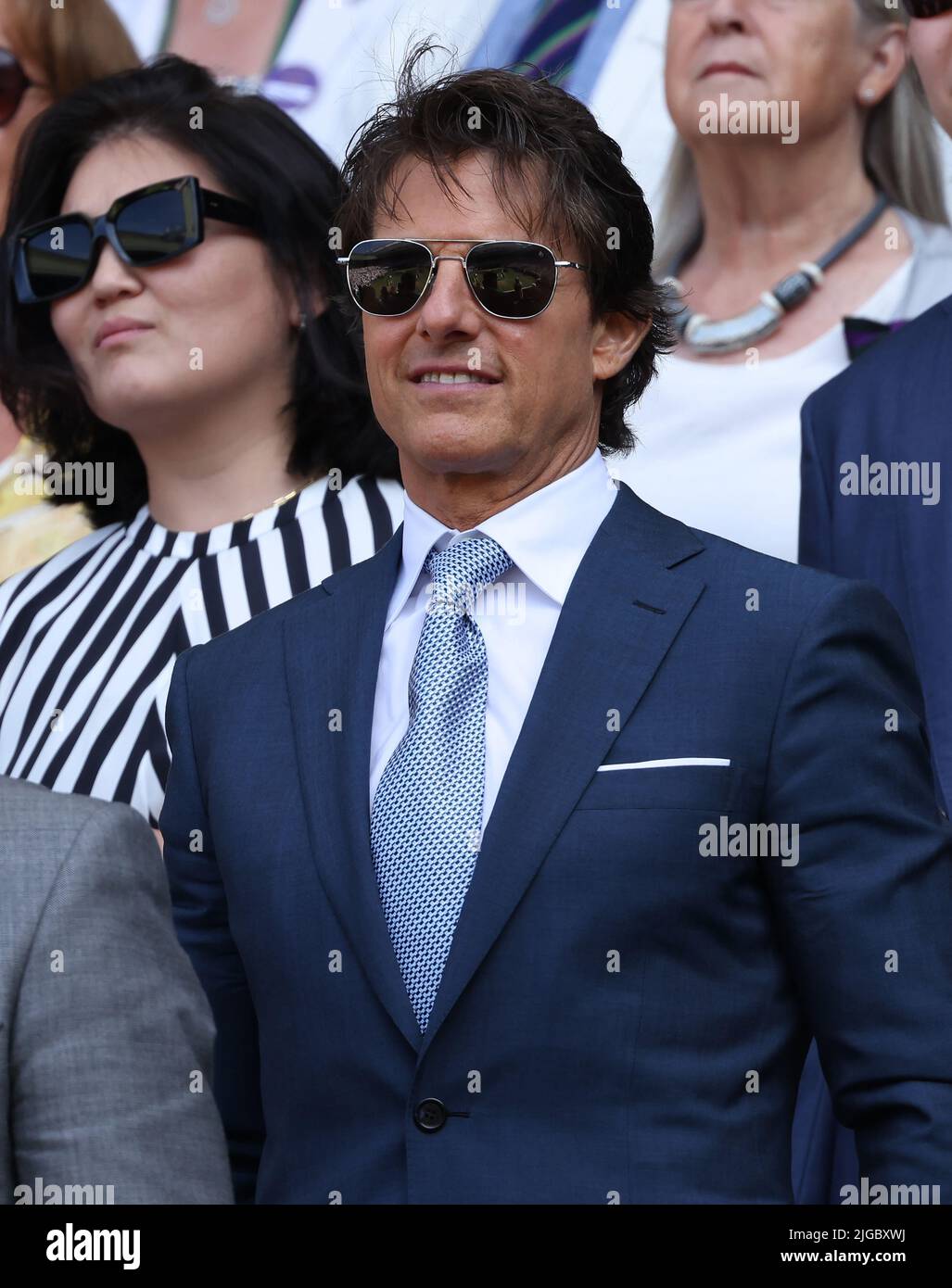 Londres, Royaume-Uni. 09th juillet 2022. L'acteur américain Tom Cruise regarde la finale féminine le treize jour des championnats de Wimbledon 2022 à Londres, samedi, 9 juillet 2022. Rybakina remporte le match 3-6, 6-2, 6-2. Photo de Hugo Philpott/UPI crédit: UPI/Alay Live News Banque D'Images