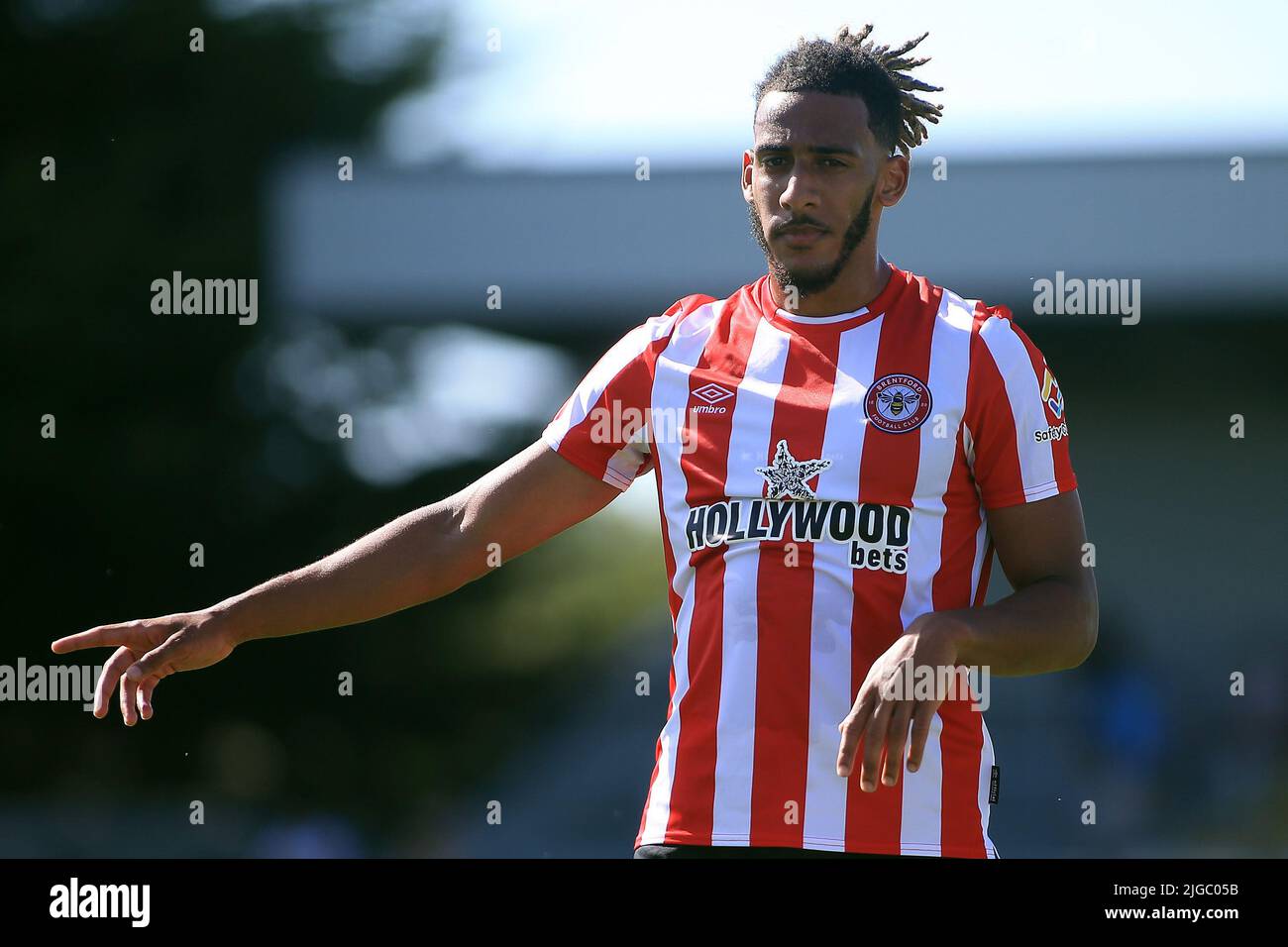 Borehamwood, Royaume-Uni. 09th juillet 2022. Dominic Thompson, de Brentford, regarde. Match d'avant-saison, Boreham Wood FC et Brentford au LV Bet Stadium Meadow Park à Borehamwood, Herts, le samedi 9th juillet 2022. Cette image ne peut être utilisée qu'à des fins éditoriales. Utilisation éditoriale uniquement, licence requise pour une utilisation commerciale. Aucune utilisation dans les Paris, les jeux ou les publications d'un seul club/ligue/joueur. photo par Steffan Bowen/Andrew Orchard sports photographie/Alay Live news crédit: Andrew Orchard sports photographie/Alay Live News Banque D'Images