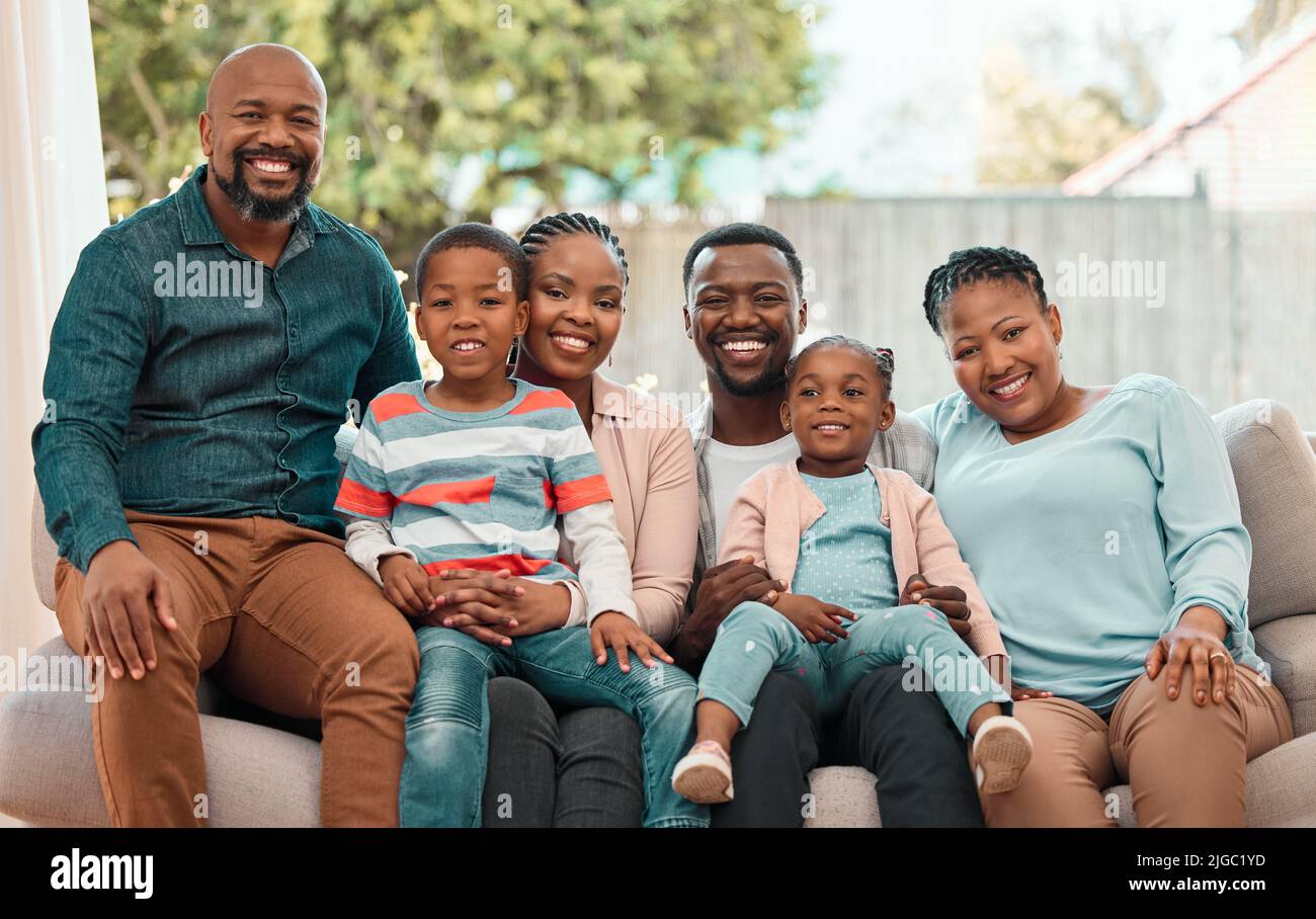 La famille est la meilleure équipe que vous ayez jamais. Une famille passant du temps ensemble à la maison. Banque D'Images