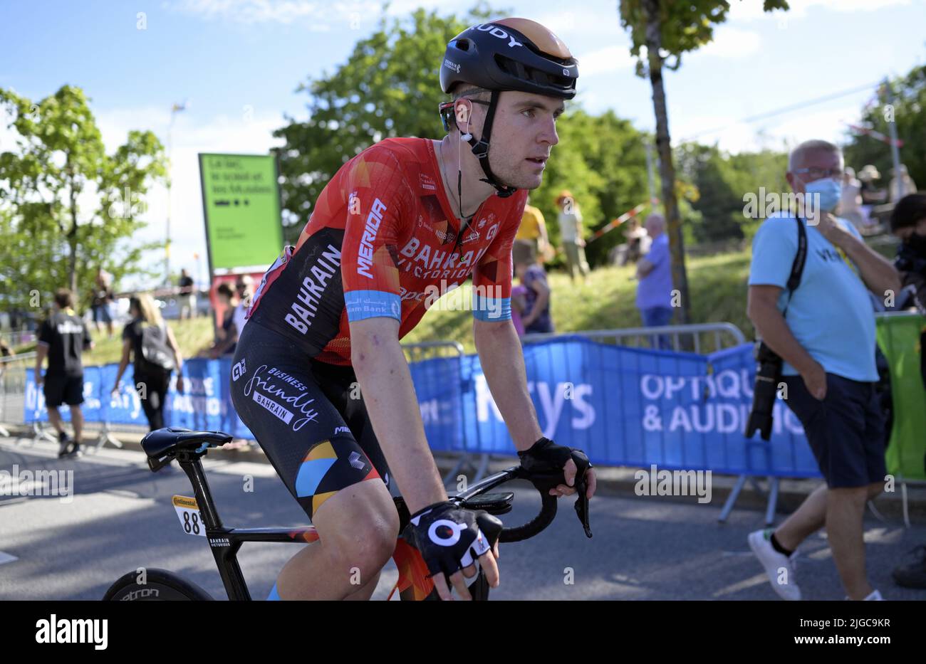 Le Britannique Fred Wright de Bahreïn vainqueur de la photo après la huitième étape de la course cycliste Tour de France, une course de 184km de Dole, France, à Lausanne, Suisse, le samedi 09 juillet 2022. Le Tour de France de cette année a lieu du 01 au 24 juillet 2022. BELGA PHOTO POOL SZYMON GRUCHALSKI - UK OUT Banque D'Images