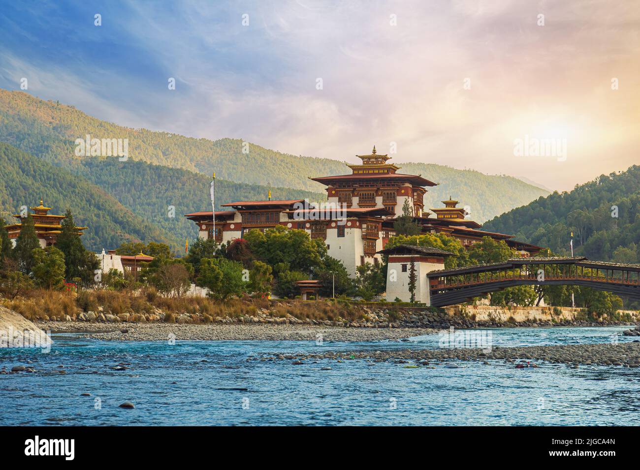 Vue imprenable sur le célèbre Punakha Dzong au Bhoutan Banque D'Images