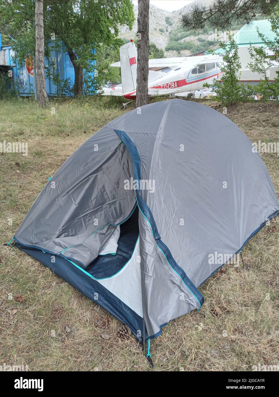 Eskişehir, Türkiye – 25 juin 2022: Les participants venus assister au festival de l'aviation qui s'est tenu au THK ont séjourné dans un camp de tentes. Banque D'Images