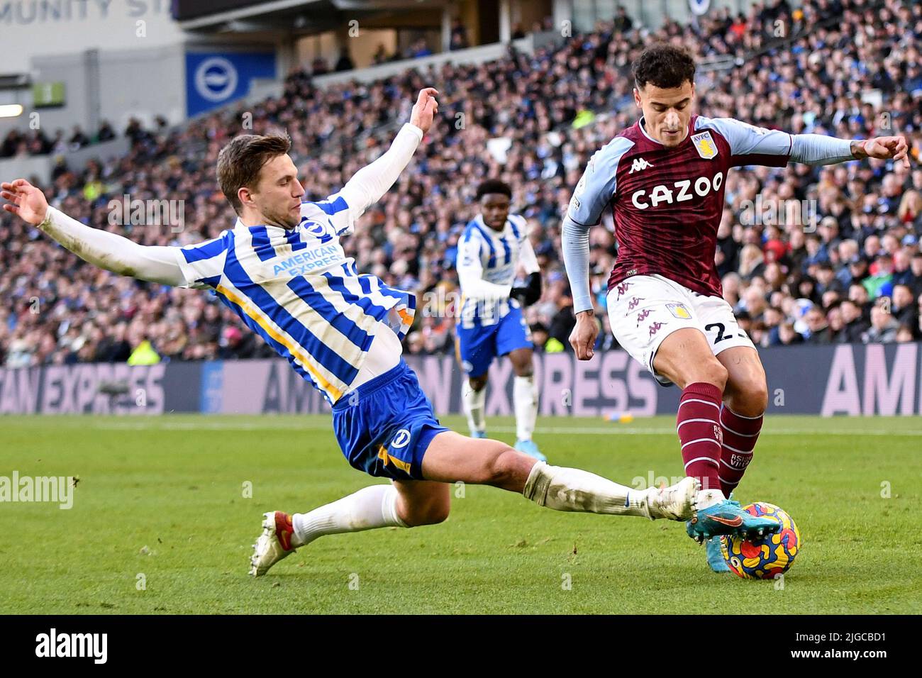Philippe Coutinho, d'Aston Villa, est fouillé par Joel Veltman, de Brighton & Hove Albion - Brighton & Hove Albion v Aston Villa, Premier League, Amex Stadium, Brighton, Royaume-Uni - 26th février 2022 usage éditorial exclusif - restrictions DataCo applicables Banque D'Images Philippe Coutinho, d'Aston Villa, est fouillé par Joel Veltman, de Brighton & Hove Albion - Brighton & Hove Albion v Aston Villa, Premier League, Amex Stadium, Brighton, Royaume-Uni - 26th février 2022 usage éditorial exclusif - restrictions DataCo applicables Banque D'Images
