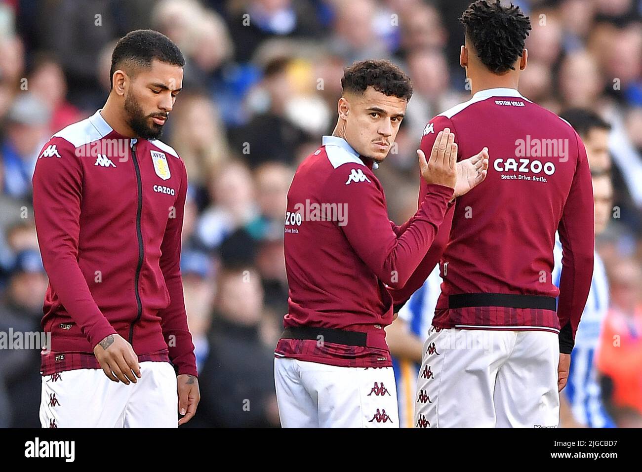 Philippe Coutinho d'Aston Villa applaudit les fans de voyage - Brighton & Hove Albion v Aston Villa, Premier League, Amex Stadium, Brighton, Royaume-Uni - 26th février 2022 usage éditorial uniquement - restrictions DataCo applicables Banque D'Images Philippe Coutinho d'Aston Villa applaudit les fans de voyage - Brighton & Hove Albion v Aston Villa, Premier League, Amex Stadium, Brighton, Royaume-Uni - 26th février 2022 usage éditorial uniquement - restrictions DataCo applicables Banque D'Images