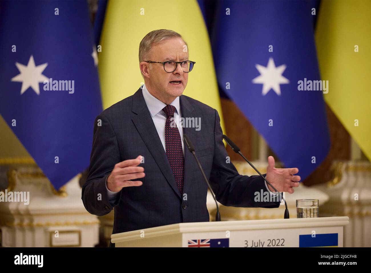 Kiev, Ukraine. 03 juillet 2022. Le Premier ministre australien Anthony Albanese répond à une question lors d’une conférence de presse conjointe avec le président ukrainien Volodymyr Zelenskyy, dans le bâtiment de l’administration présidentielle, à 3 juillet 2022, à Kiev, en Ukraine. Credit: Présidence de l'Ukraine/Bureau de presse présidentiel ukrainien/Alamy Live News Banque D'Images