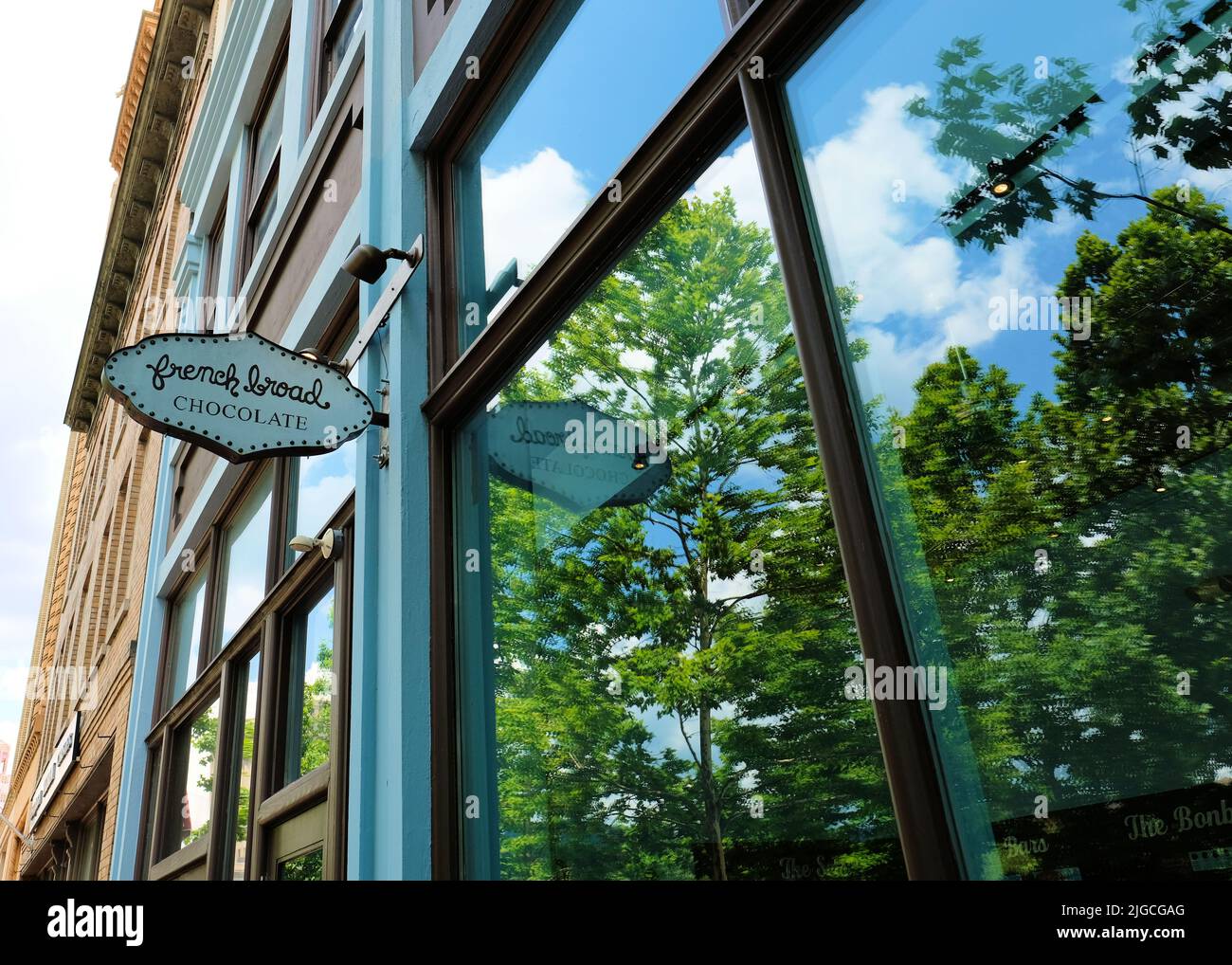 French Broad Chocolates, une chocolaterie de grain à bar dans le centre-ville d'Asheville, en Caroline du Nord; détaillant et producteur de chocolat gourmet. Banque D'Images