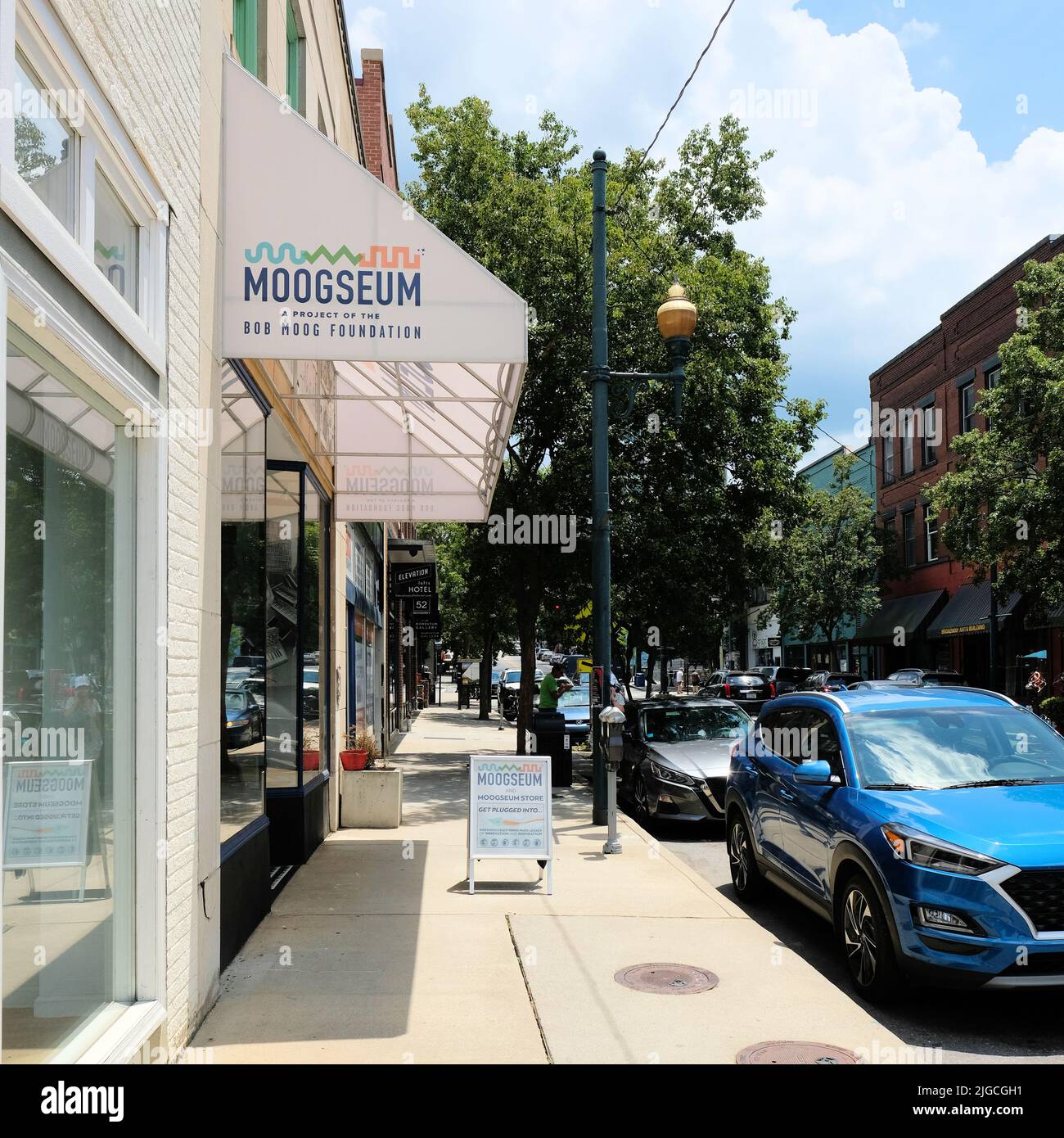 Vue extérieure du musée interactif et immersif Moogseum dans le centre-ville d'Asheville en Caroline du Nord ; projet caractéristique de la Fondation Bob Moog. Banque D'Images