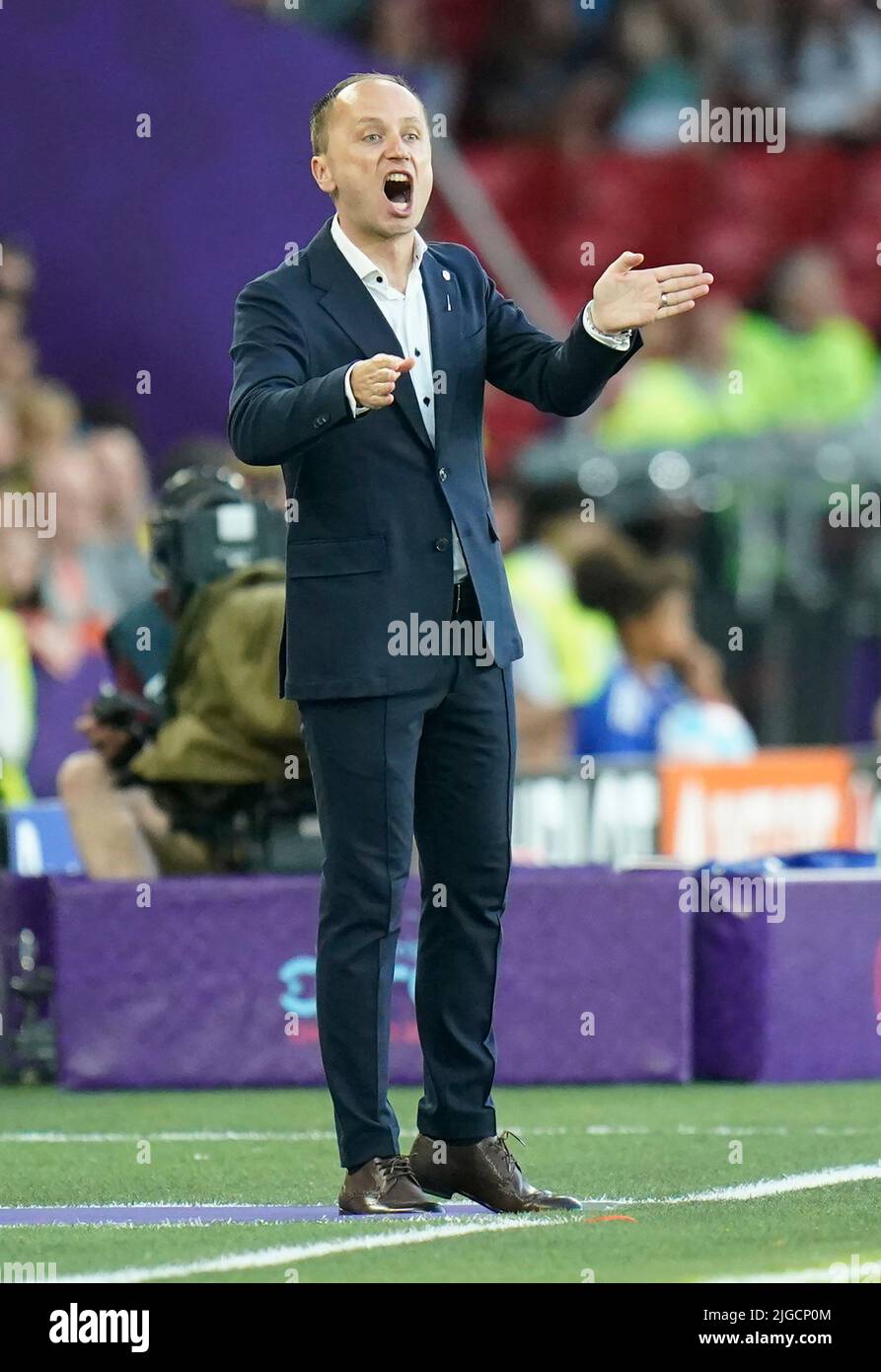 Mark Parsons, entraîneur-chef néerlandais, fait des gestes sur la ligne de contact lors du match de l'UEFA pour les femmes du groupe C Euro 2022 à Bramall Lane, Sheffield. Date de la photo: Samedi 9 juillet 2022. Banque D'Images