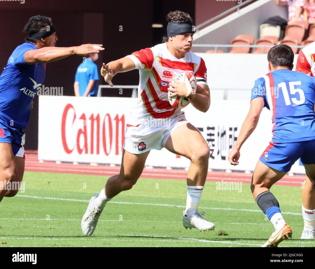 Tokyo, Japon. 9th juillet 2022. Le centre japonais Dylan Riley porte le ballon lors d'un match international de rugby entre le Japon et la France au stade national de Tokyo, samedi, 9 juillet 2022. Le numéro 2 mondial a classé la France en défaite au Japon de 20 à 15. Credit: Yoshio Tsunoda/AFLO/Alay Live News Banque D'Images