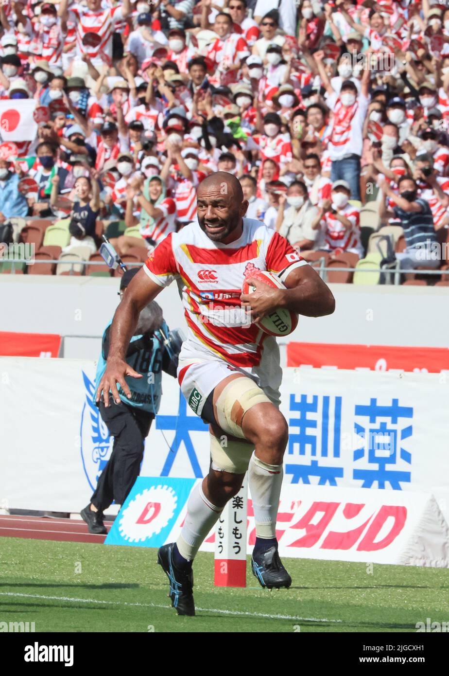 Tokyo, Japon. 9th juillet 2022. Le joueur japonais Michael Leitch porte le ballon lors d'un match international de rugby entre le Japon et la France au stade national de Tokyo, samedi, 9 juillet 2022. Le numéro 2 mondial a classé la France en défaite au Japon de 20 à 15. Credit: Yoshio Tsunoda/AFLO/Alay Live News Banque D'Images