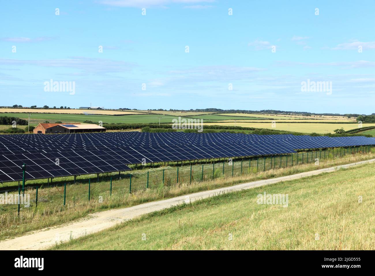 Ferme solaire, panneaux, en paysage rural, vert, énergie, Solaire, panneaux,Thornham, Norfolk, Angleterre Banque D'Images