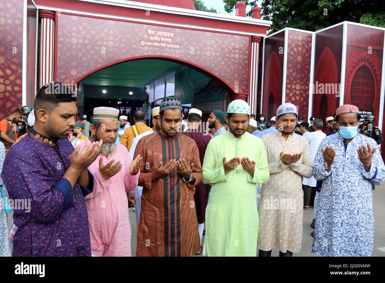 Les dévotés musulmans offrent une prière spéciale du matin pour commencer le festival d'Eid-ul-Azha à la mosquée Baitul Muquram et à Namoinal Eidgha à Dhaka, Bangladesh photo Rahman Habibur/ABACAPRESS.COM Banque D'Images