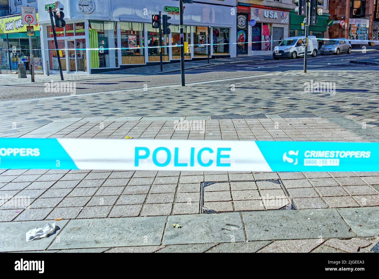 Glasgow, Écosse, Royaume-Uni 10th juillet 2022. L'incident de police Sauchiehall Street a vu des forces de l'ordre à l'ancien bâtiment du mmcwatt et à l'arrêt de bus, car il a été enregistré ce matin pour une zone considérable à 9 heures du matin. Apparemment, un homme de 18 ans a été agressé juste avant 2am, sur la rue Sauchiehall, près de la rue Hope. Crédit Gerard Ferry/Alay Live News Banque D'Images