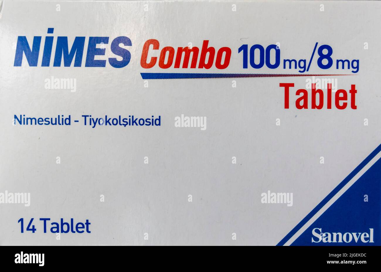 Paquet de Nîmes Combo 100 mg, 14 comprimés comprimés. Antiiflamatoire et analgésique Banque D'Images
