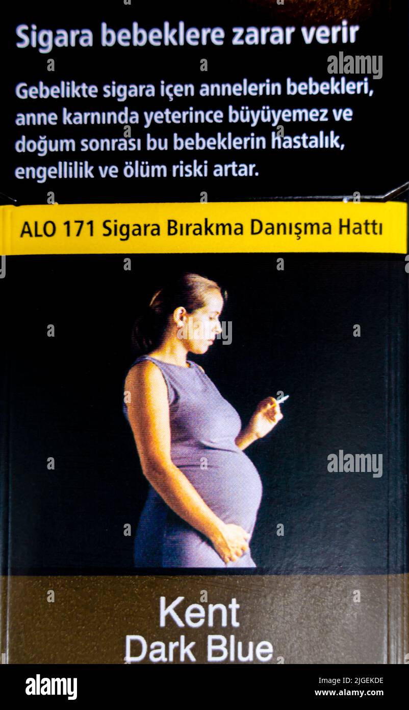 Kent Blue - édition turque - paquet de cigarettes avec une femme enceinte fumant l'avertissement d'image. maternité, santé, fumeur, fumeurs, implications, healt Banque D'Images