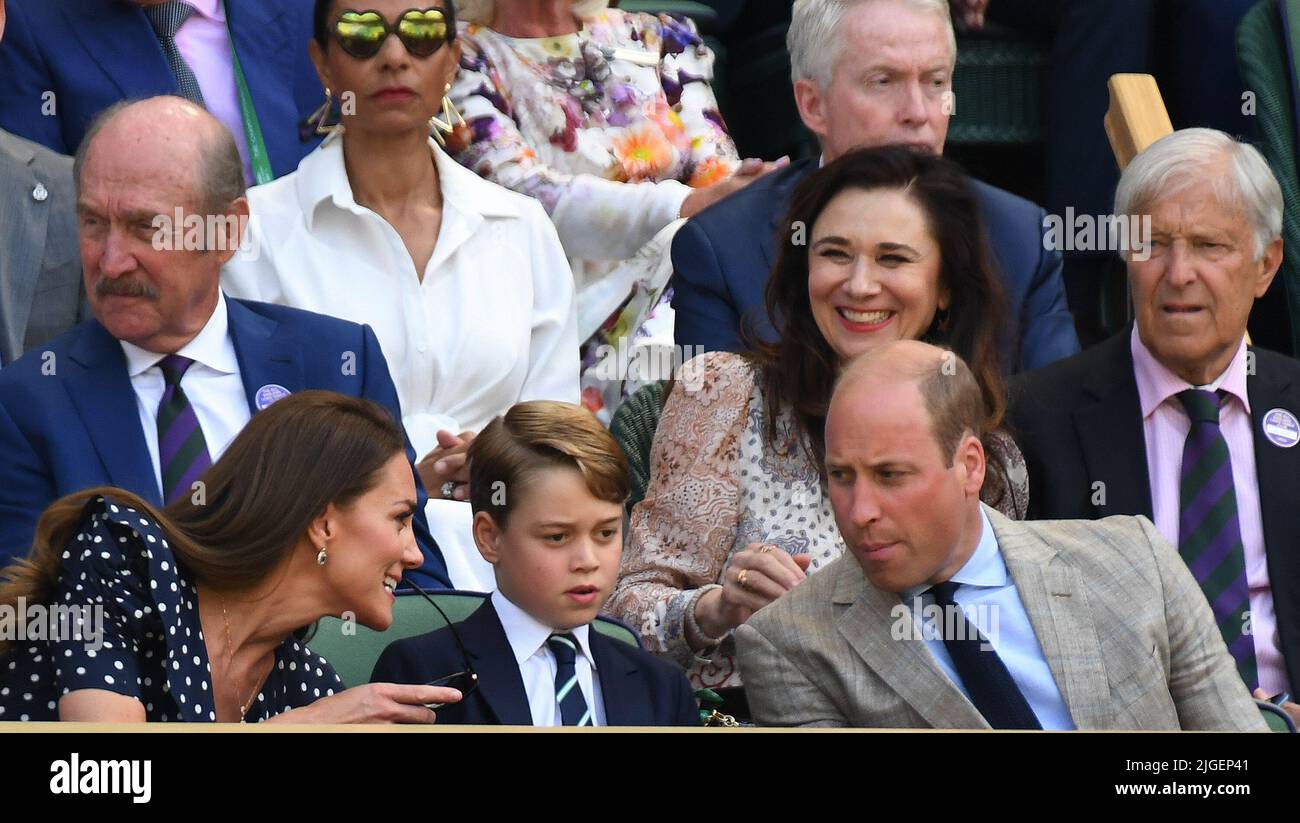 Londres, GBR. 10th juillet 2022. London Wimbledon Championships Day 10/07/2022 Novak Djokovic (SRB) joue Nick Kyrgios (AUS) en Mens Singles final regardé par Duke et Duchess de Cambridge et Prince George crédit: Roger Parker/Alay Live News Banque D'Images