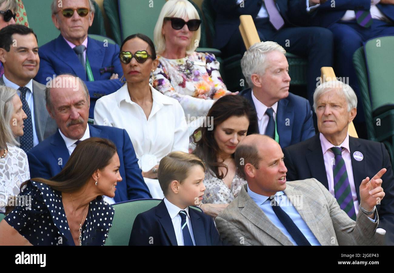 Londres, GBR. 10th juillet 2022. London Wimbledon Championships Day 10/07/2022 Novak Djokovic (SRB) joue Nick Kyrgios (AUS) en Mens Singles final regardé par Duke et Duchess de Cambridge et Prince George crédit: Roger Parker/Alay Live News Banque D'Images