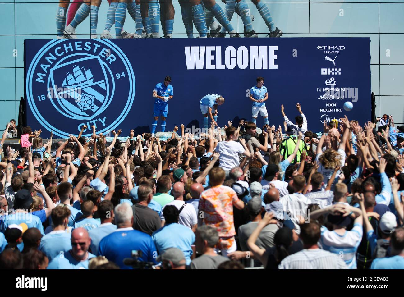 Manchester, Royaume-Uni. 10th juillet 2022. (Gauche-droite) Stefan Ortega Moreno, Erling Haaland et Julian Alvarez de Manchester City photographiés lors de la présentation par les fans de leurs nouvelles enseignes au stade Etihad de Manchester. Crédit photo devrait lire: Isaac Parkin/Sportimage crédit: Sportimage/Alay Live News Banque D'Images